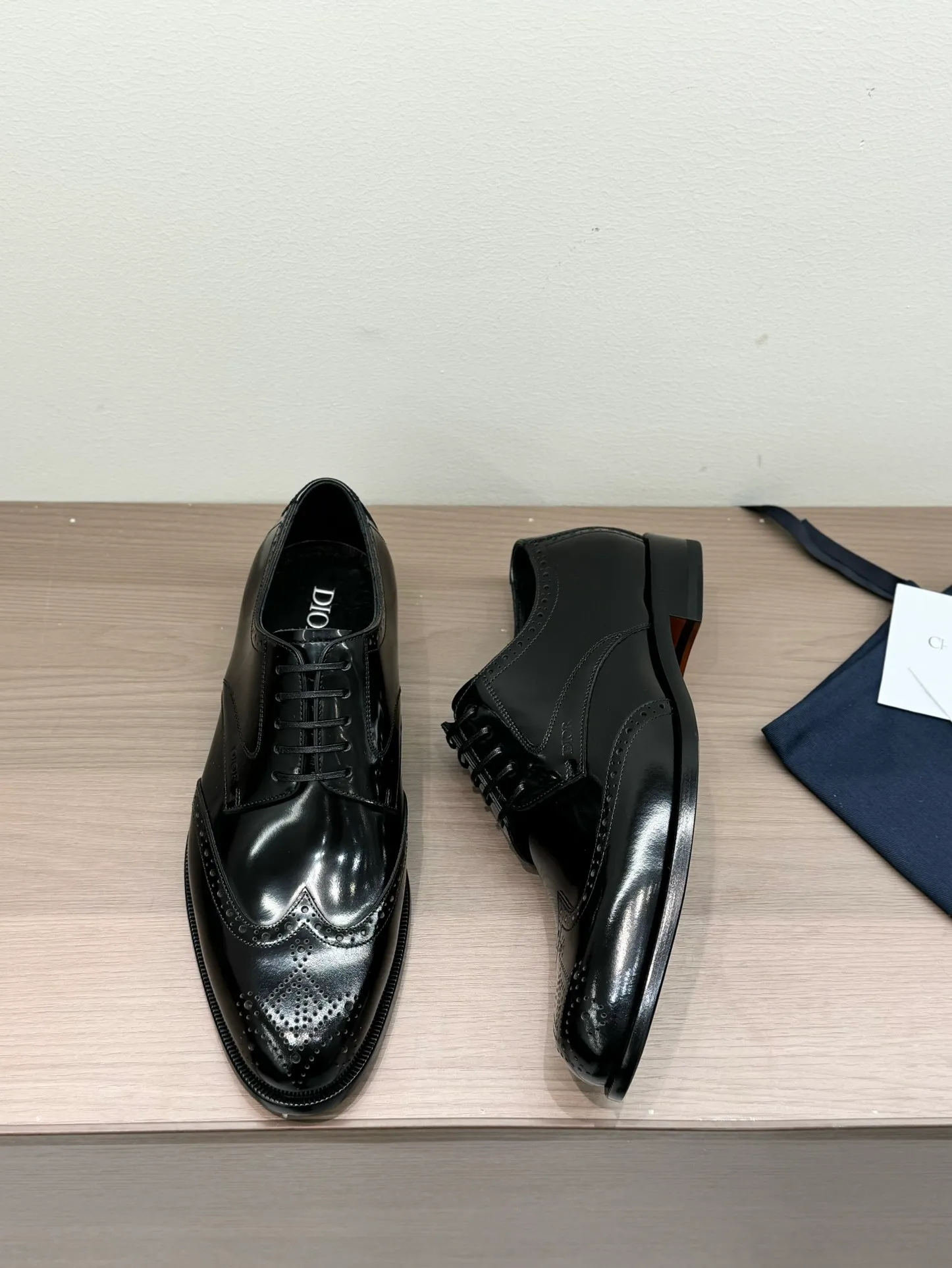 [Dior] Top P: 960💰 Standard code 39-44 (38.45.46 custom-made, non-returnable and non-exchangeable) Dior Dior's latest high-end men's boutique casual leather shoes, imported cowhide upper, water-dyed cowhide lining, imported leather outsole, perfect details are impeccable.